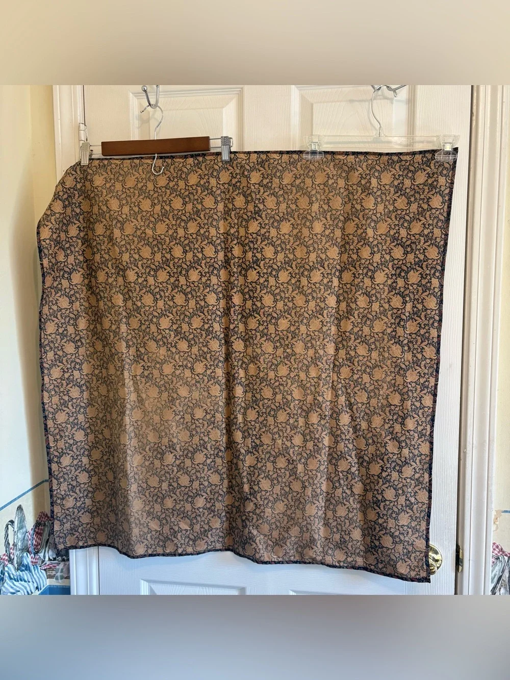 Vintage Paisley Grunge Print Tablecloth in Navy and Burgundy